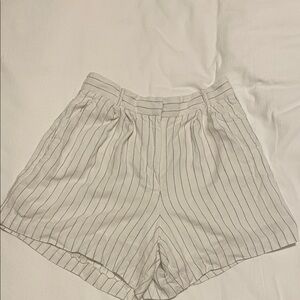 Abercrombie & Fitch Women's White and Gray Striped Shorts